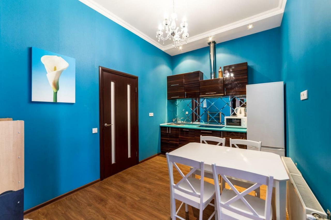 Stylish Apartment With A Balcony Overlooking The Park Odesa Exterior photo